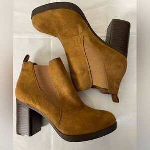 American Eagle Women's Size 9.5 Brown Heeled Booties